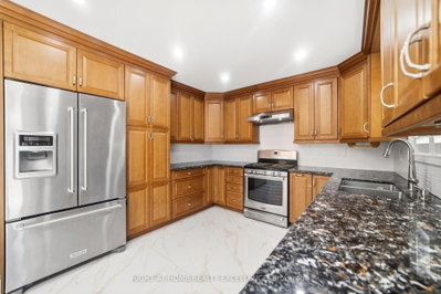 16 Whitford Court • Brampton, ON photo 8