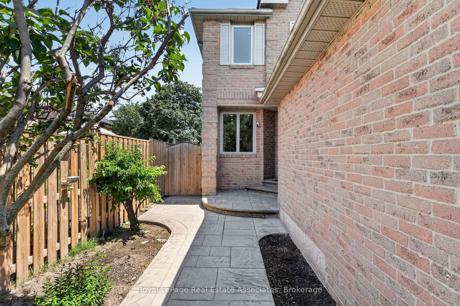 3346 Chartrand Crescent • Mississauga, ON photo 2