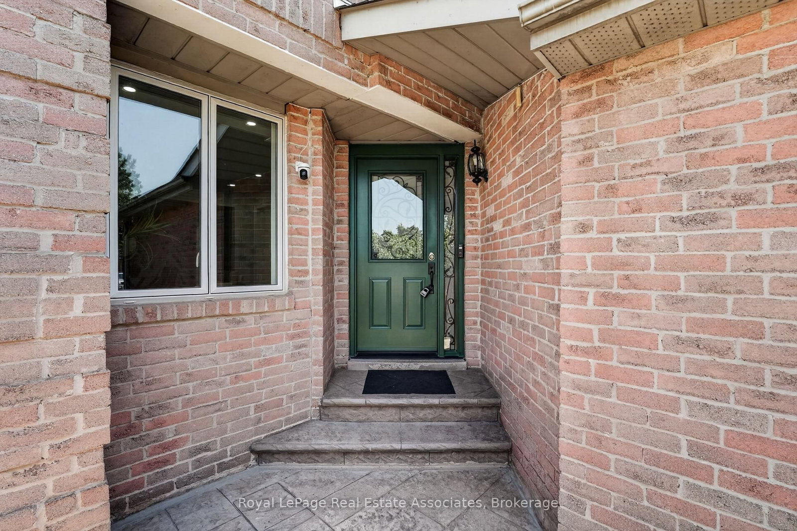 3346 Chartrand Crescent • Mississauga, ON photo 3