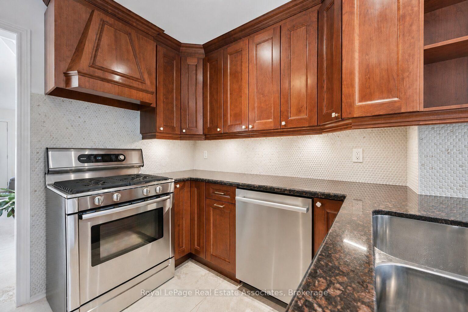 3344 Trelawny Circle • Mississauga, ON photo 12