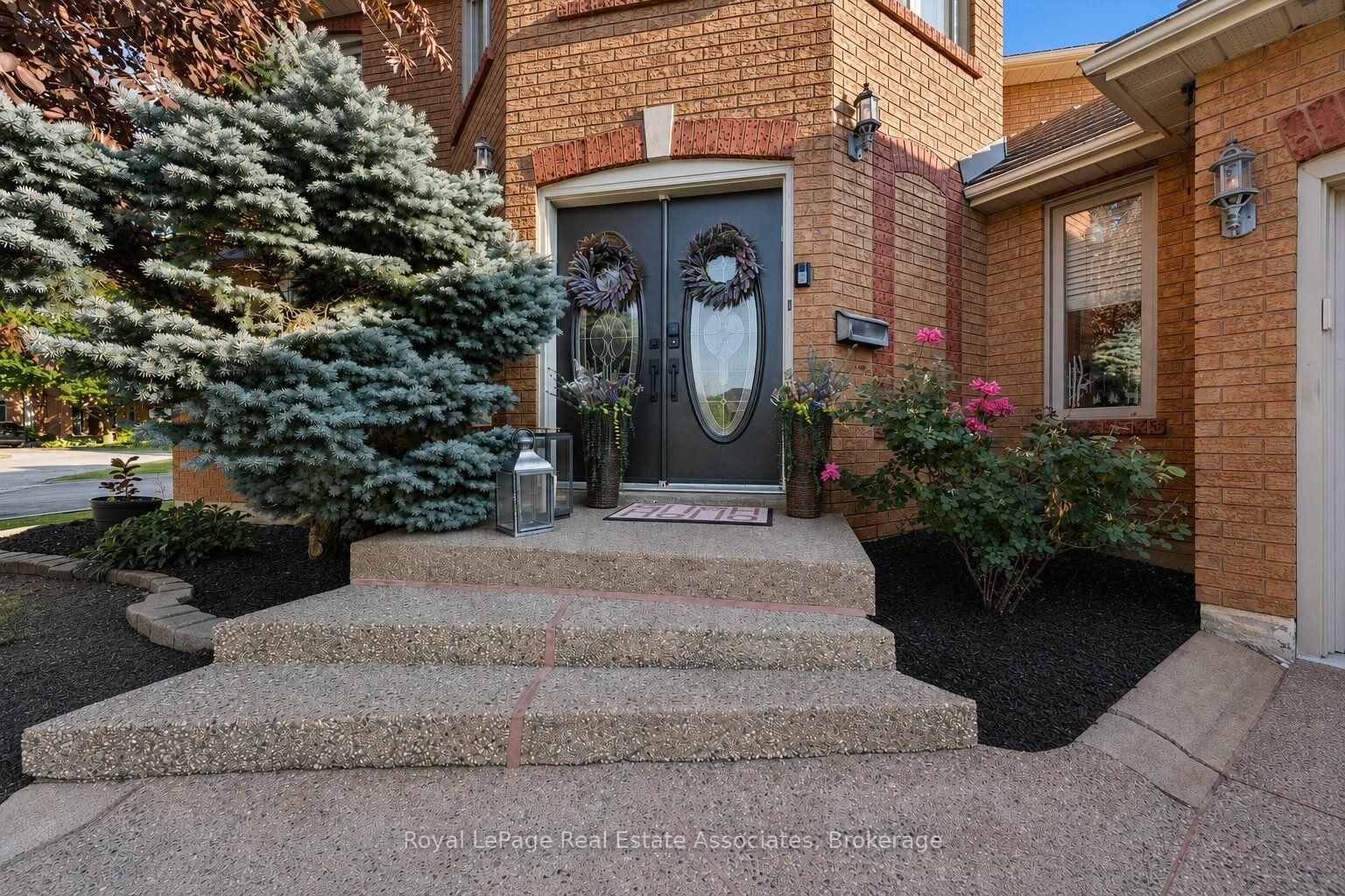 3344 Trelawny Circle • Mississauga, ON photo 2