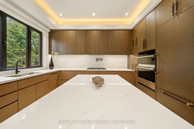 28 Pine Mississauga,ON L5H 2P6 — Photo 11