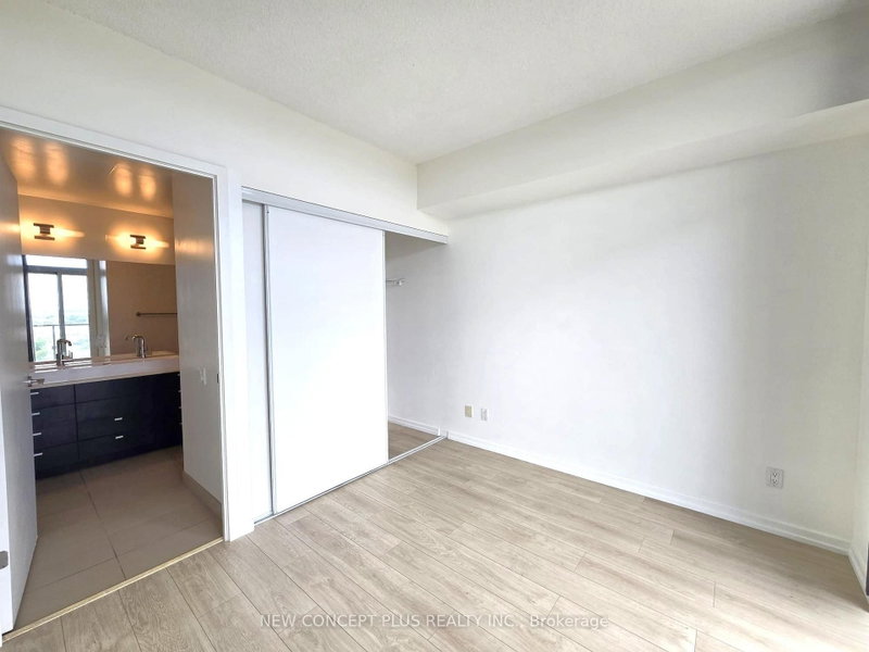2205 - 105 The Queensway