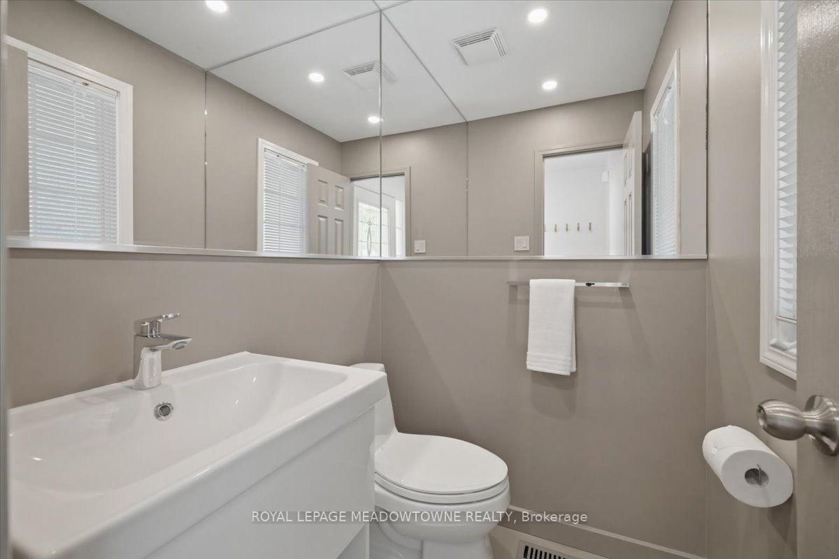 2068 Broadleaf Crescent • Burlington, ON photo 17