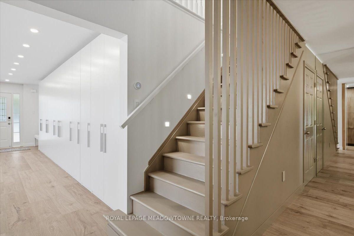 2068 Broadleaf Crescent • Burlington, ON photo 18