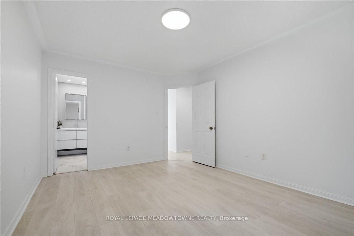 2068 Broadleaf Crescent • Burlington, ON photo 21