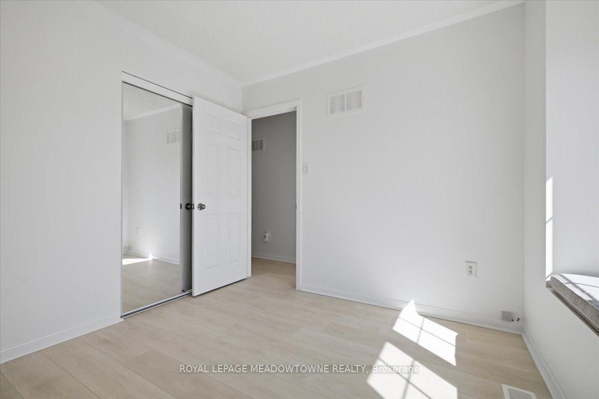 2068 Broadleaf Crescent • Burlington, ON photo 27
