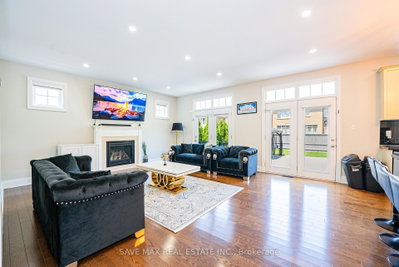 47 Legendary Circle • Brampton, ON photo 9