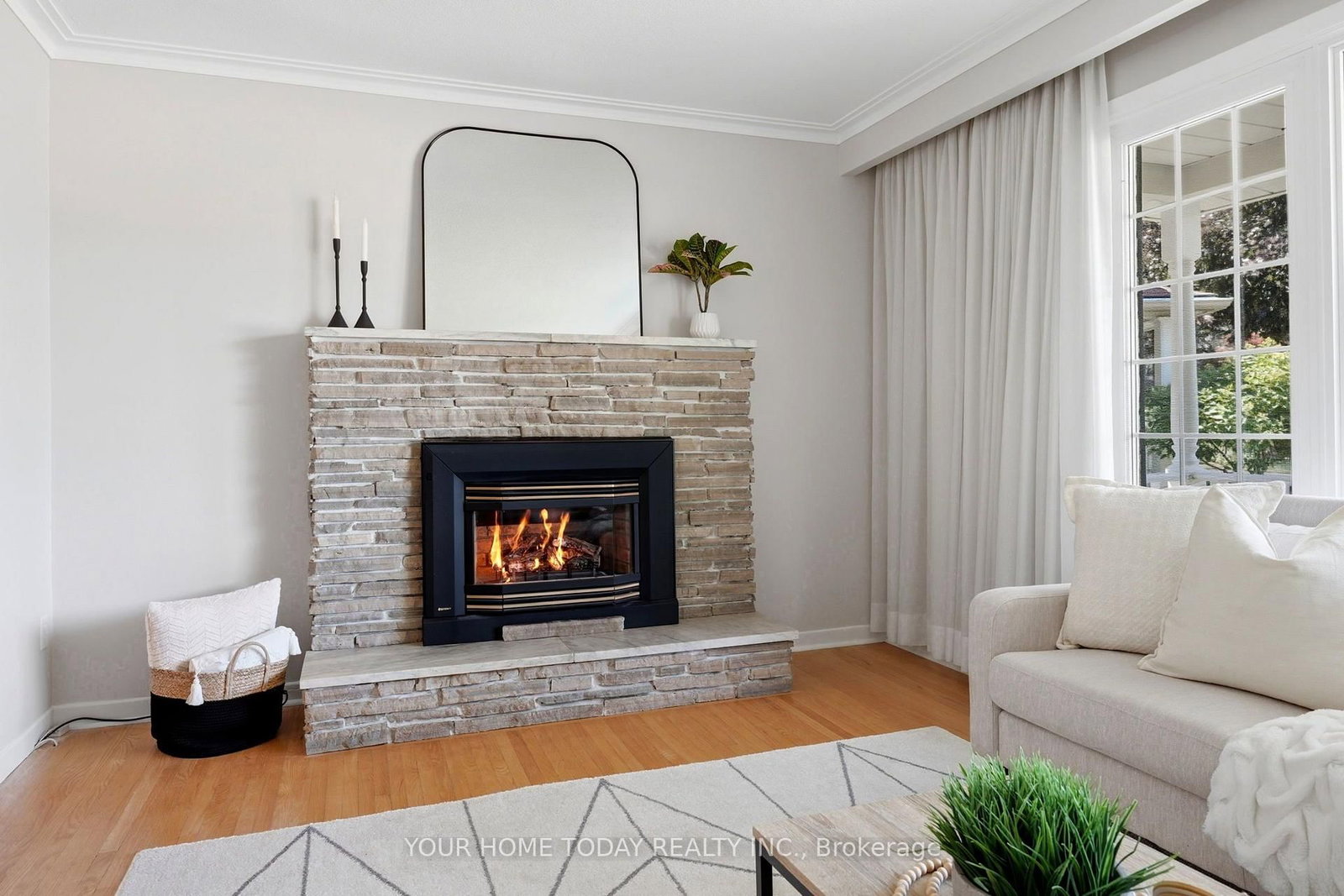 35 Dawson Crescent • Halton Hills, ON photo 8