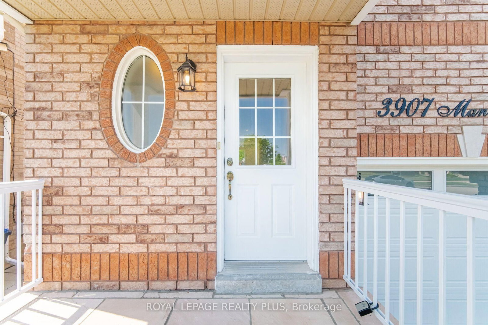 3907 Manatee Way • Mississauga, ON photo 3
