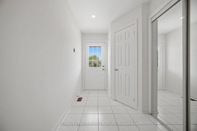 3907 Manatee Way • Mississauga, ON photo 4