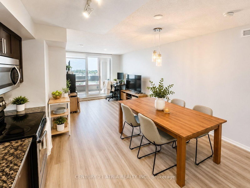 home for lease on 405-830 Lawrence Avenue W