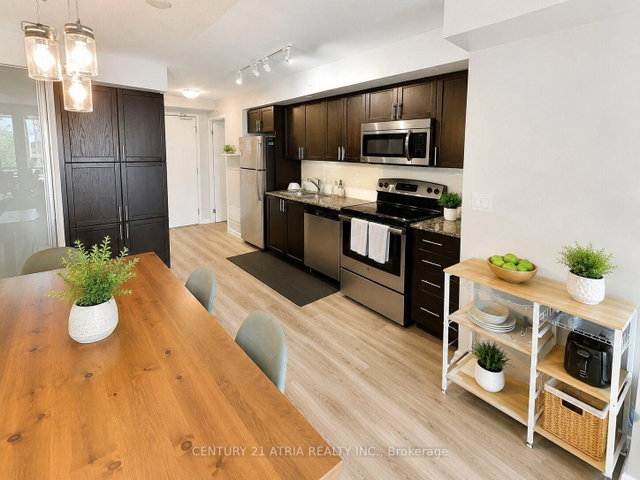 405 - 830 Lawrence Avenue W