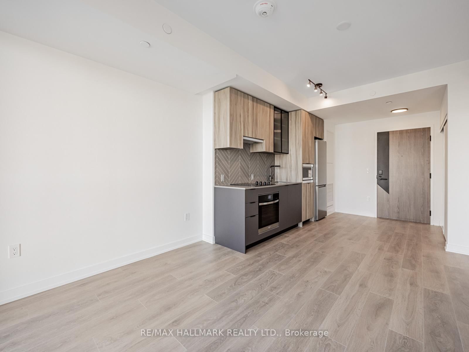 720-1037 The Queensway, Toronto, ON, photo 4