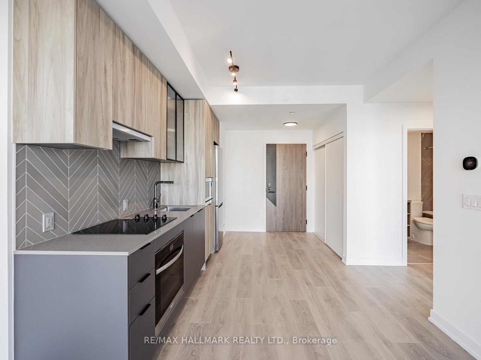 720-1037 The Queensway, Toronto, ON, photo 5