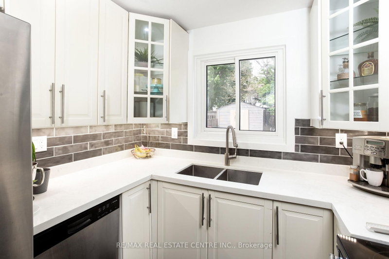 289 Archdekin Brampton,ON L6V 1Z3 — Photo 17