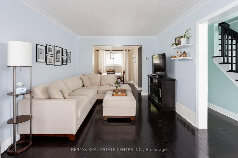 289 Archdekin Brampton,ON L6V 1Z3 — Photo 5