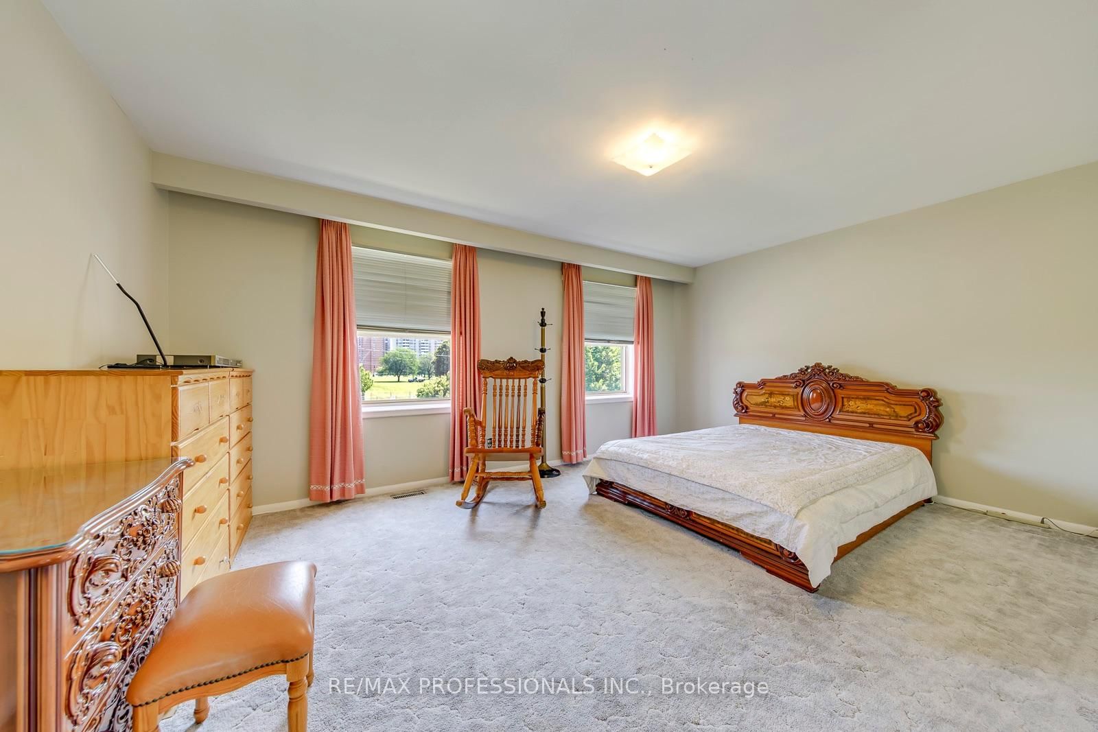 256 Wellesworth Drive • Toronto, ON photo 13