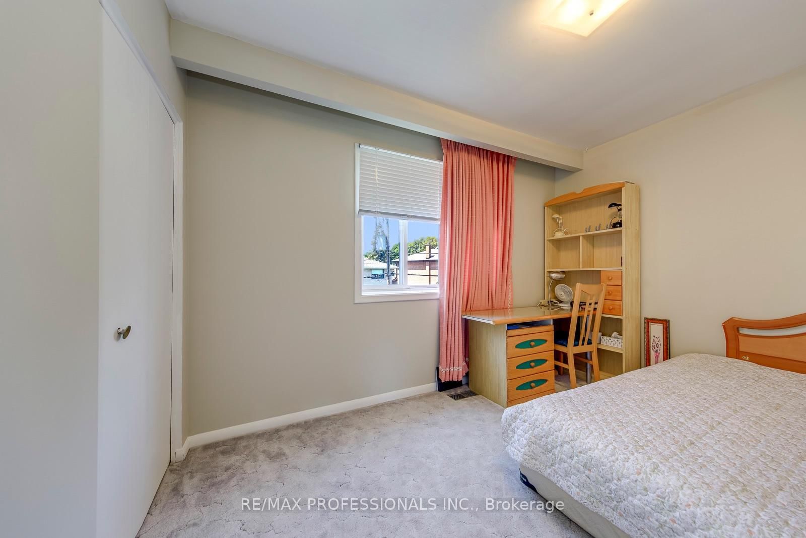 256 Wellesworth Drive • Toronto, ON photo 16