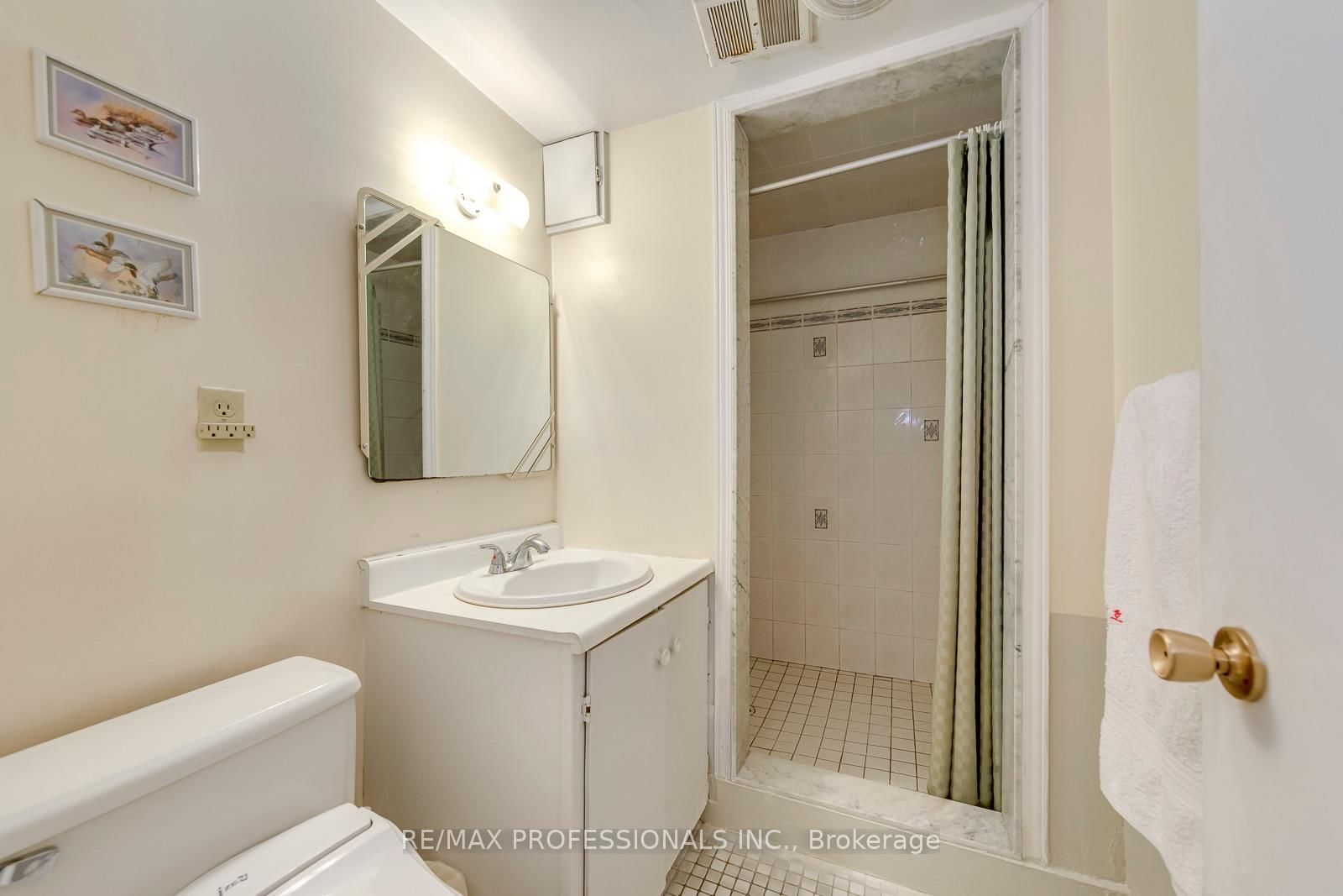 256 Wellesworth Drive • Toronto, ON photo 24