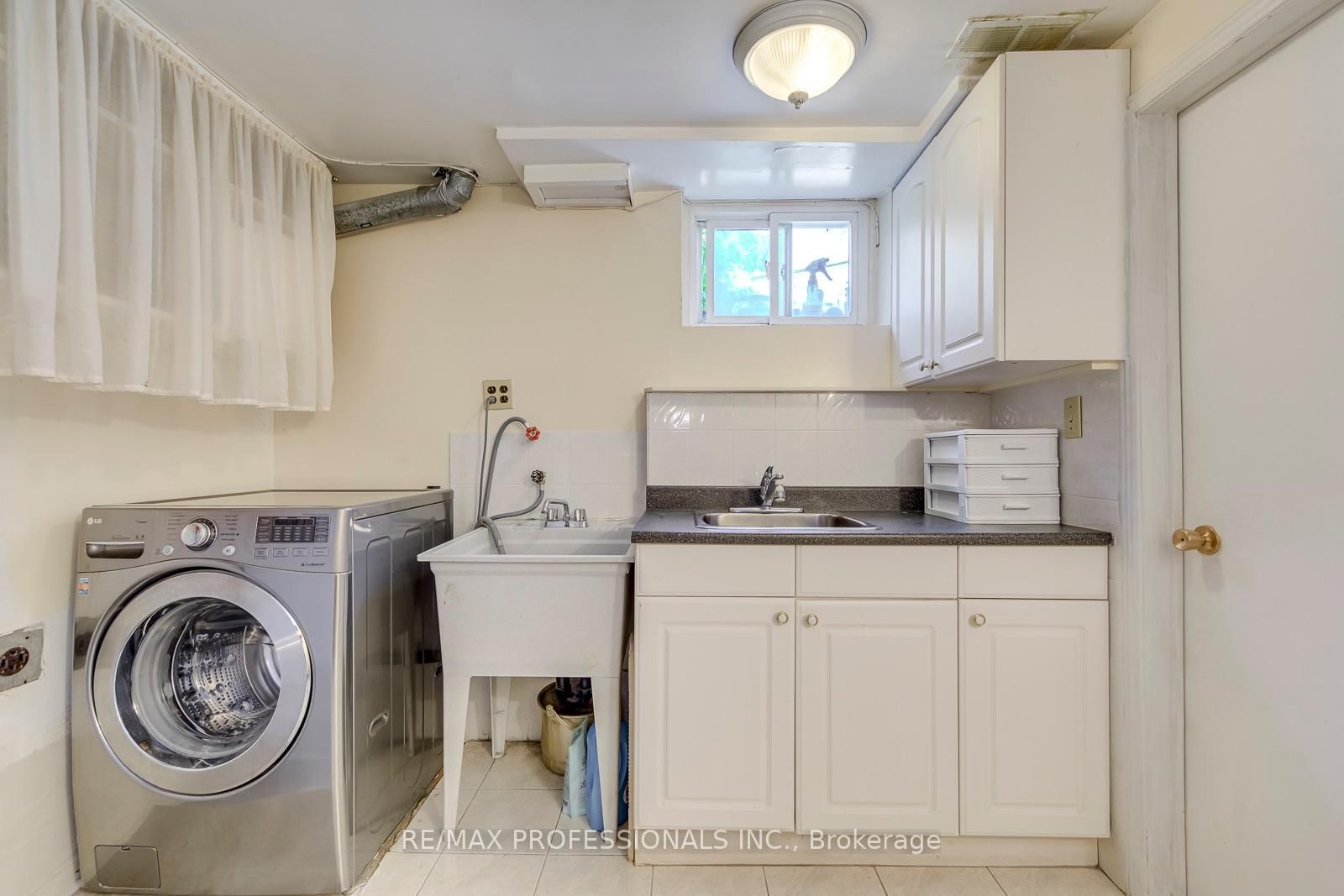 256 Wellesworth Drive • Toronto, ON photo 25