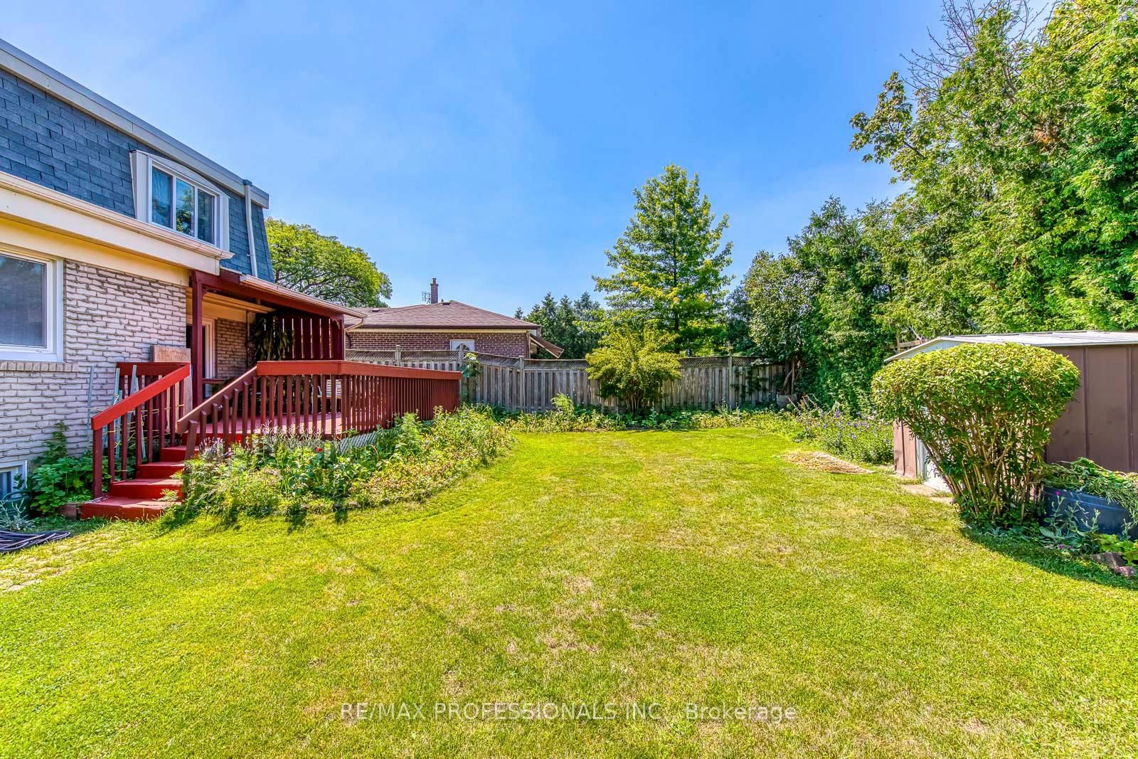256 Wellesworth Drive • Toronto, ON photo 28