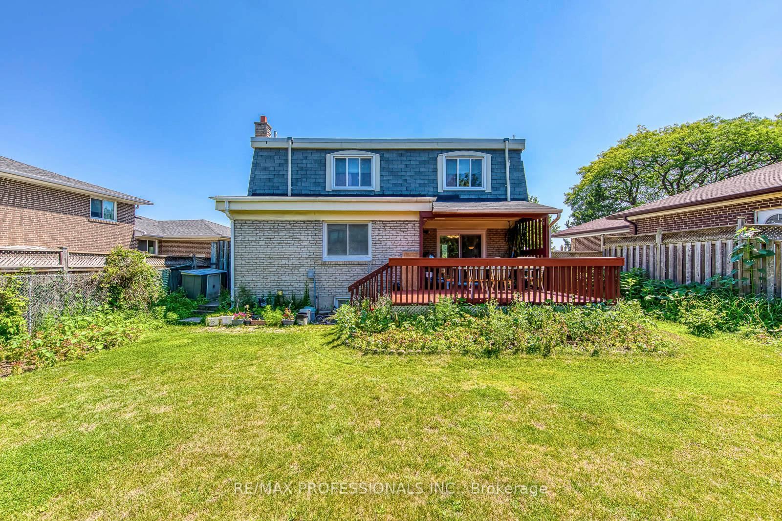 256 Wellesworth Drive • Toronto, ON photo 29