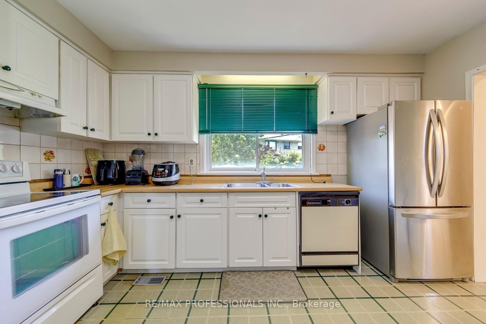 256 Wellesworth Drive • Toronto, ON photo 9