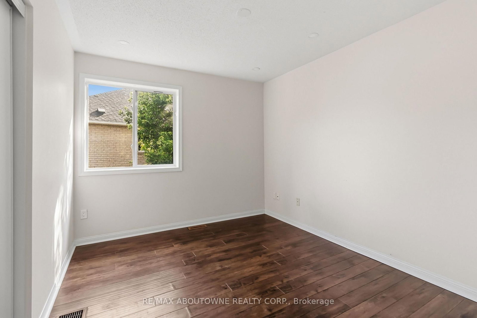 930 Lancaster Boulevard • Milton, ON photo 20