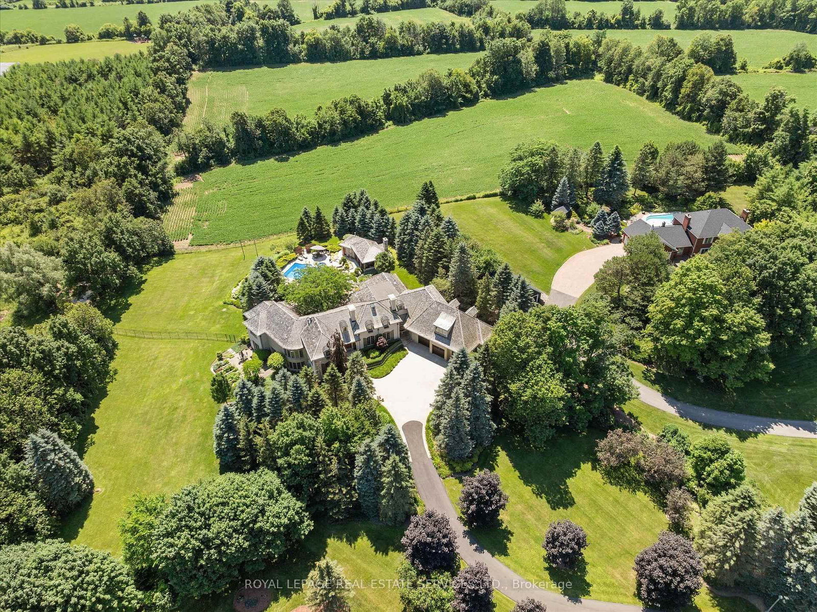 10090 Pineview Trail • Milton, ON photo 47