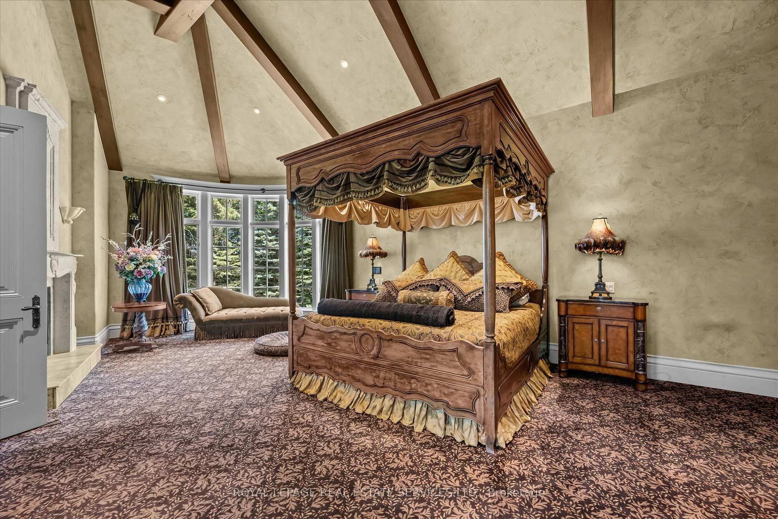 10090 Pineview Trail • Milton, ON photo 8