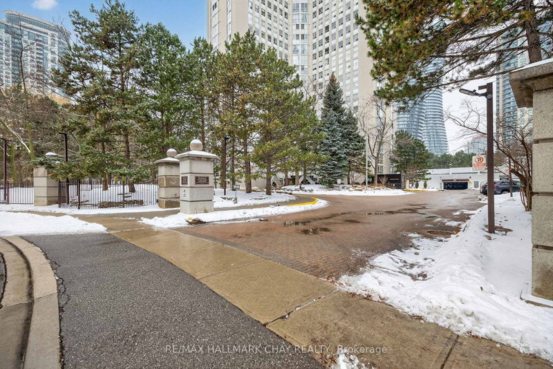 501 - 3650 Kaneff Crescent