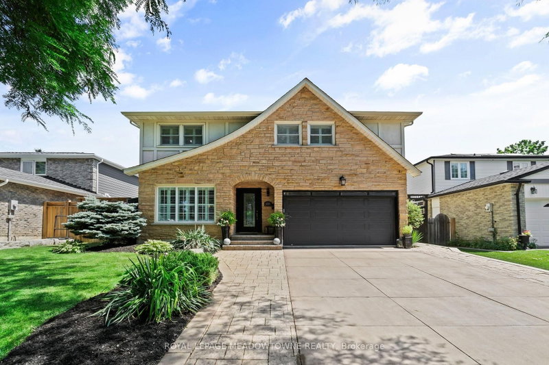 608 Moorelands Crescent
