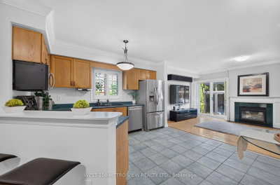 748 Summer Park Crescent — more photos