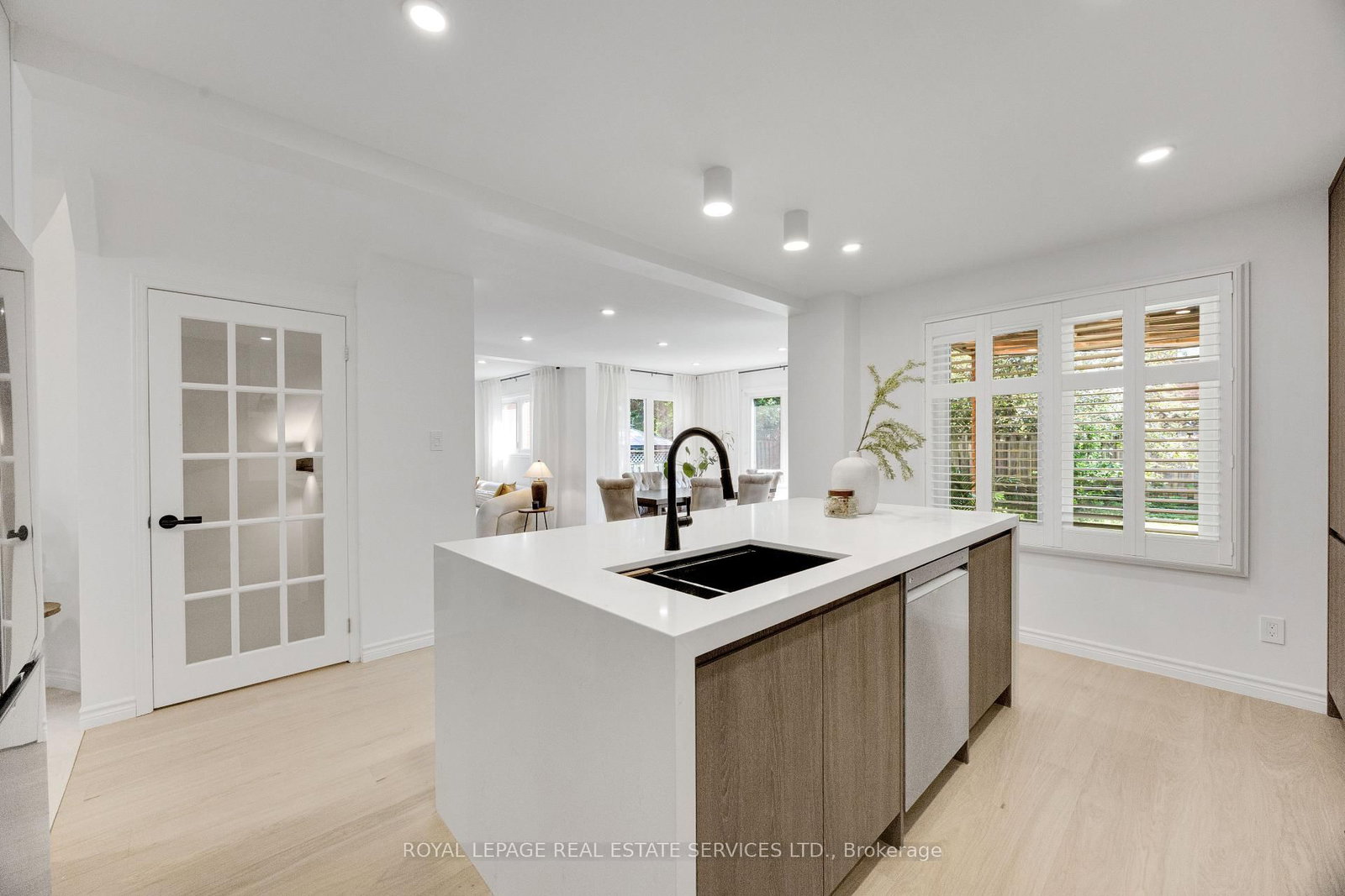 2048 Sixth Line • Oakville, ON photo 10