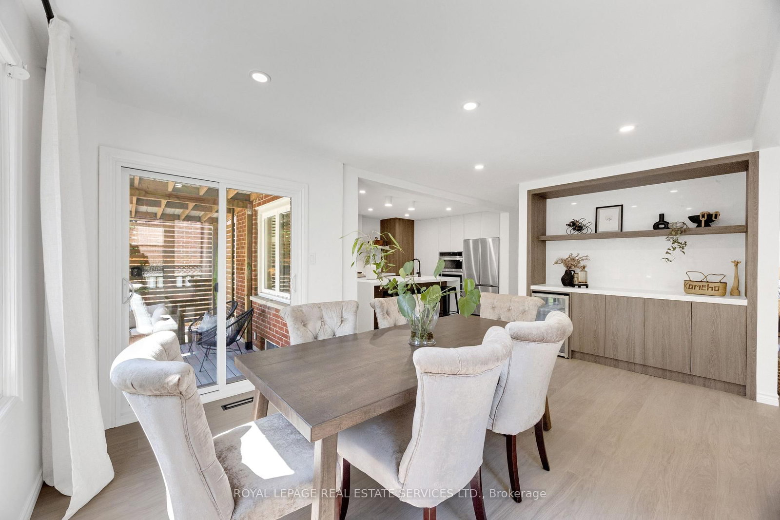 2048 Sixth Line • Oakville, ON photo 13