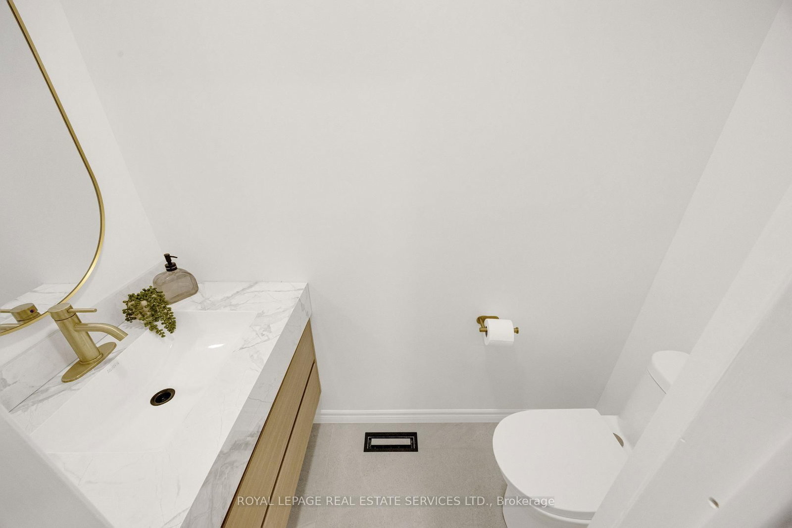 2048 Sixth Line • Oakville, ON photo 18
