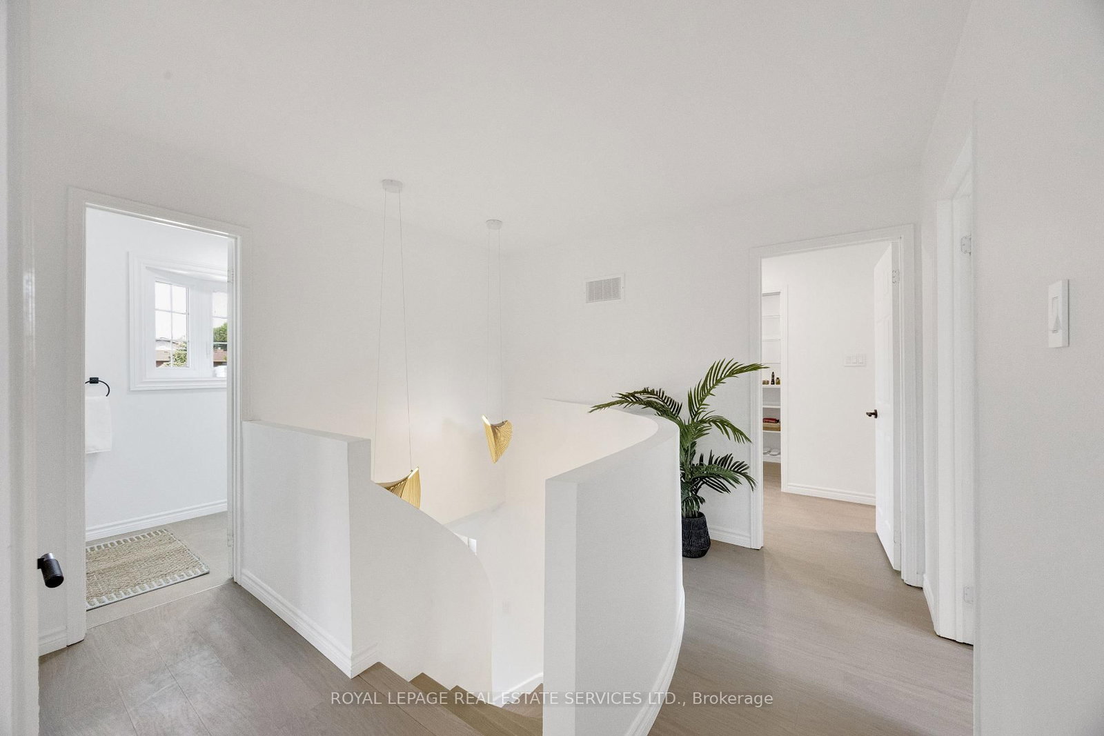 2048 Sixth Line • Oakville, ON photo 19