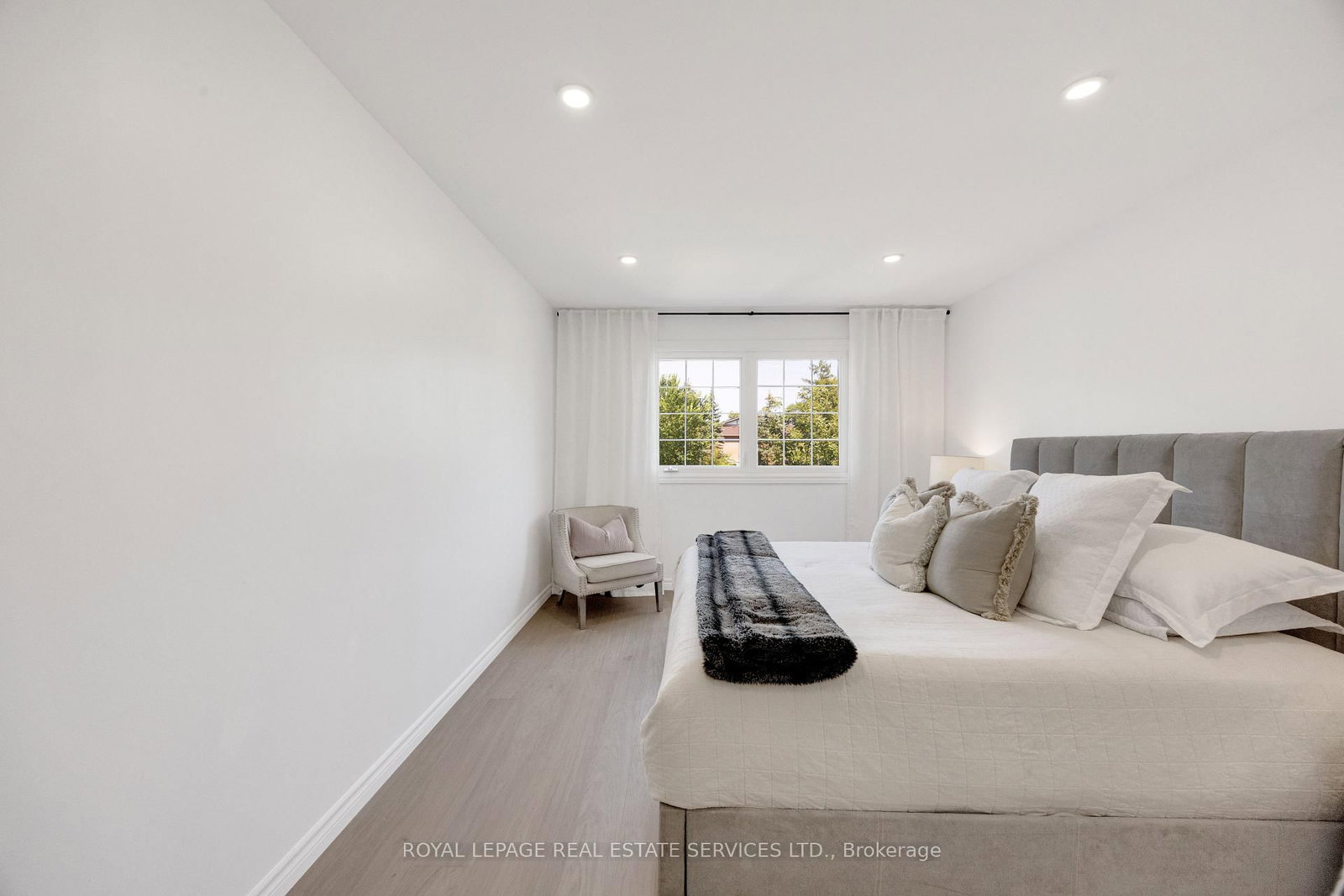 2048 Sixth Line • Oakville, ON photo 21