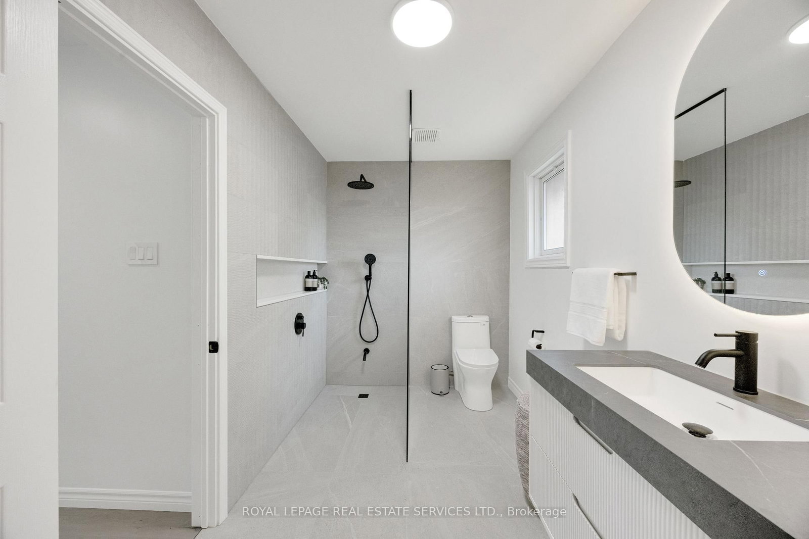 2048 Sixth Line • Oakville, ON photo 25