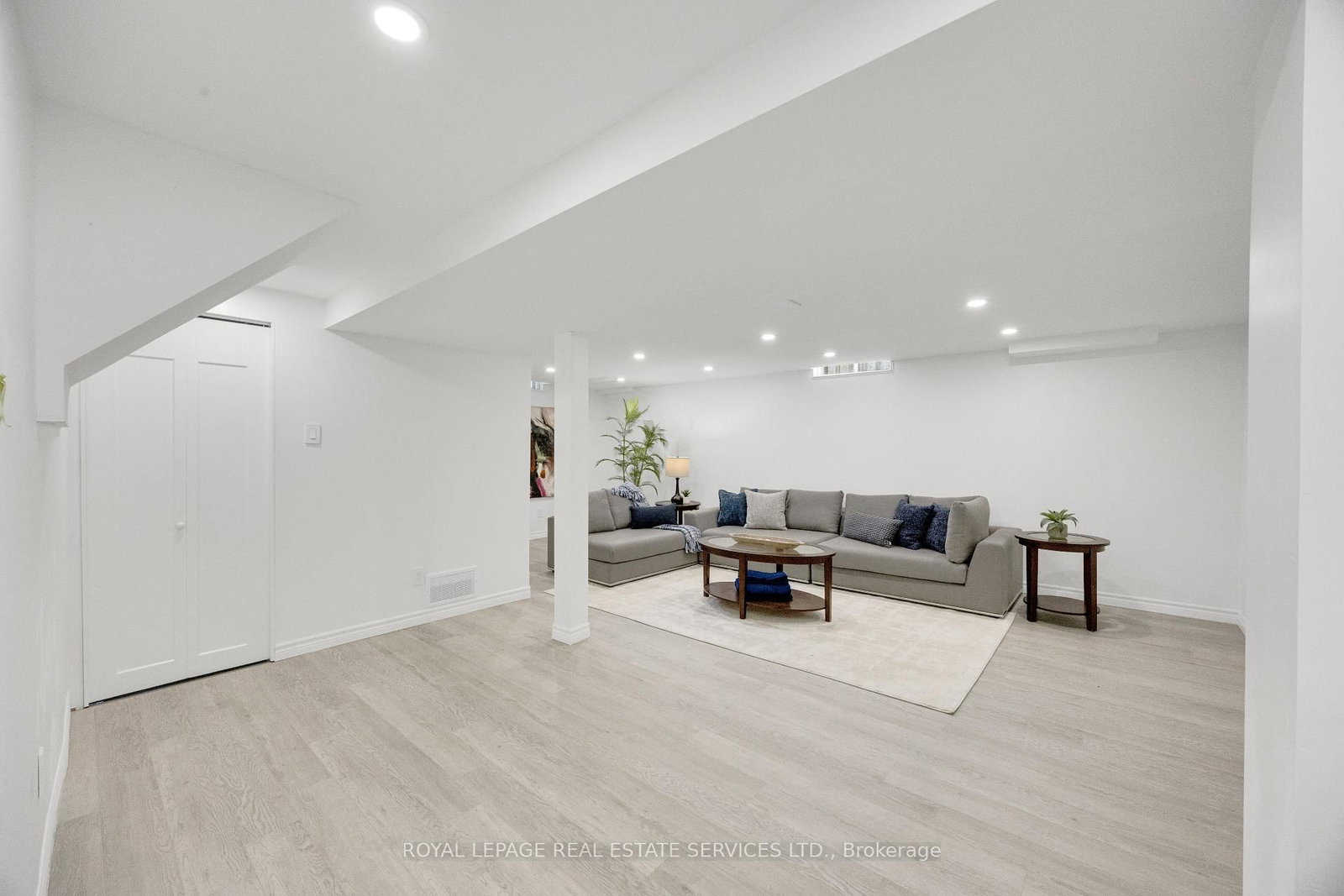 2048 Sixth Line • Oakville, ON photo 34