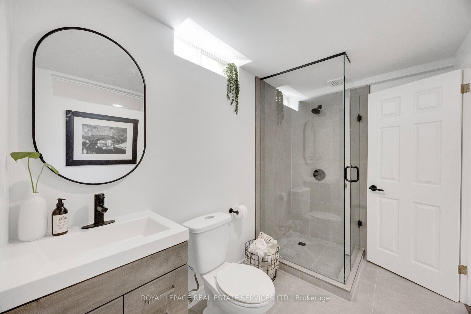 2048 Sixth Line • Oakville, ON photo 40