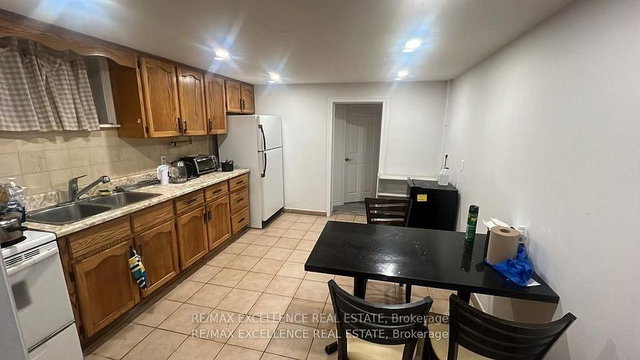 25 Garratt (Room) Boulevard