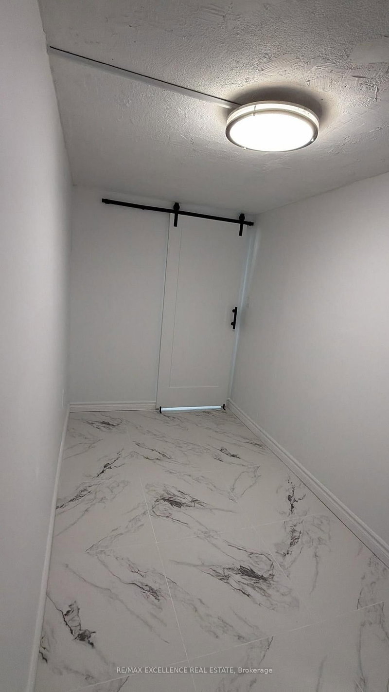 25 Garratt (Room) Boulevard