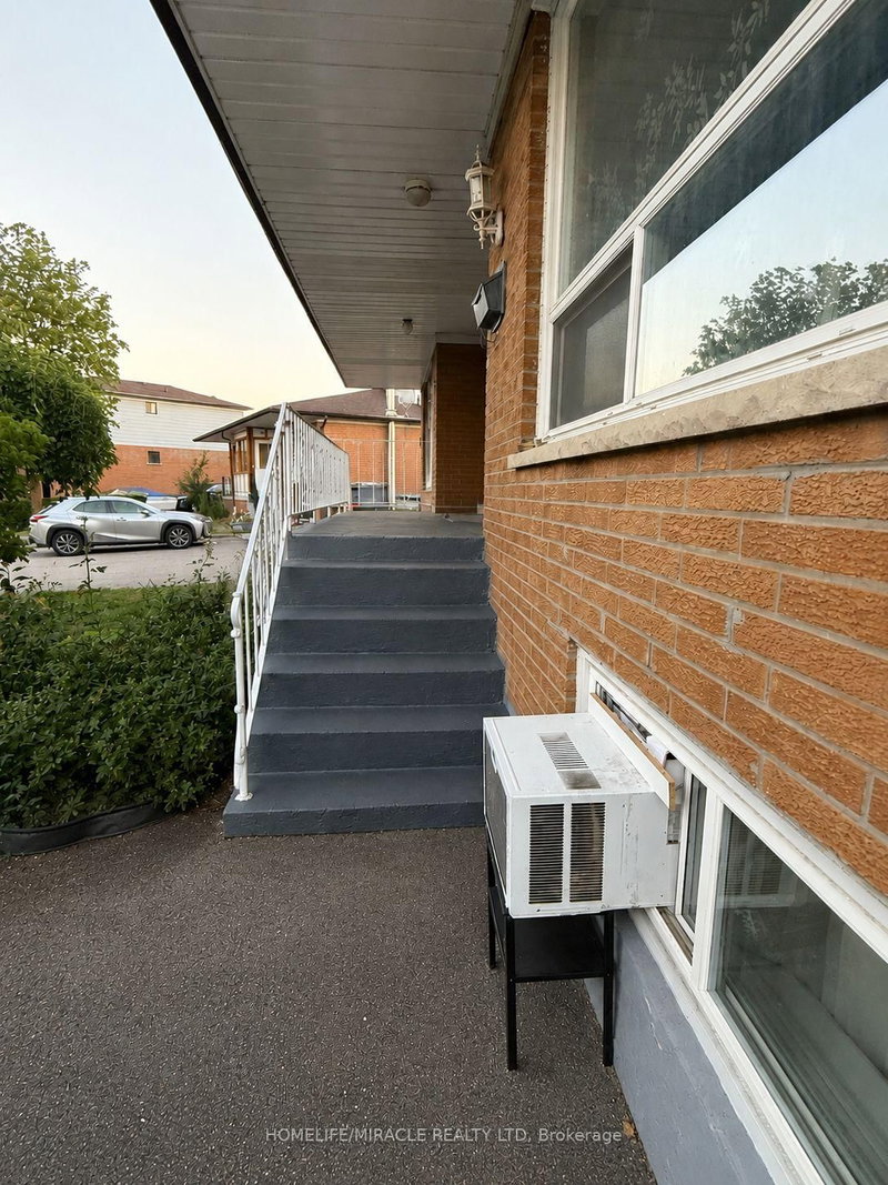 3145 Mallbridge Mississauga,ON L4T 2C5 — Photo 5
