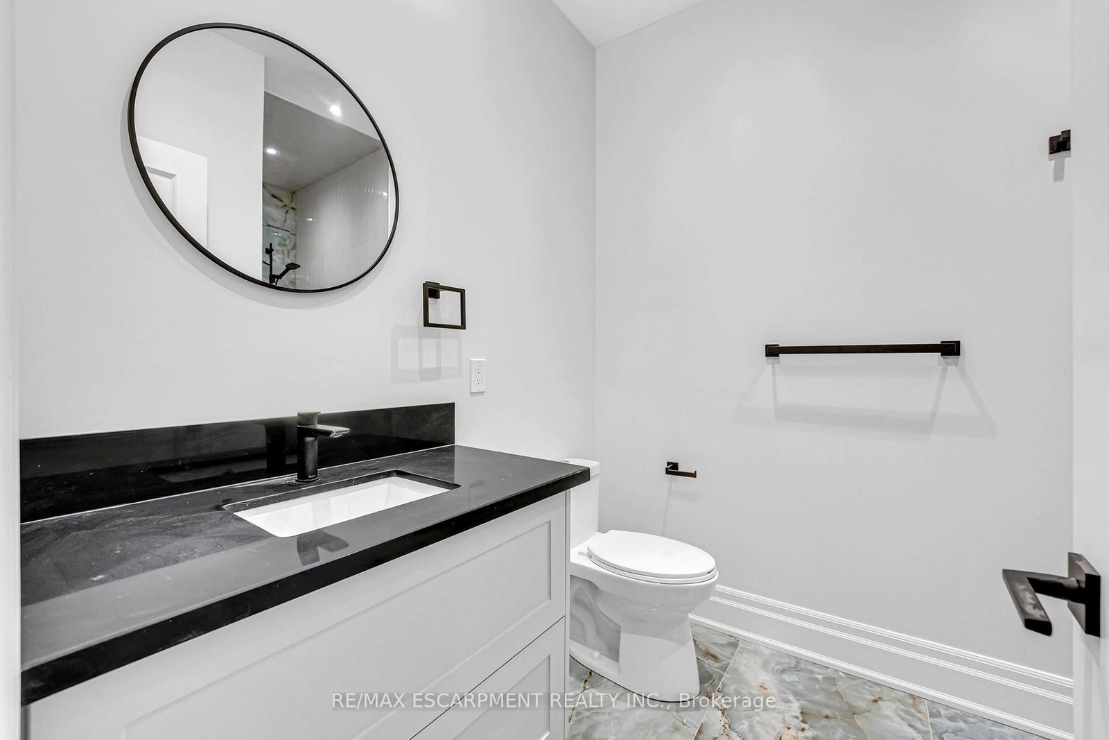 383 Wadsworth Street • Oakville, ON photo 39
