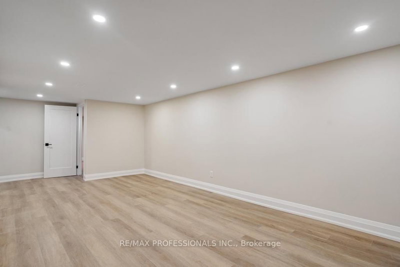 LOWER - 1327 Royal Drive