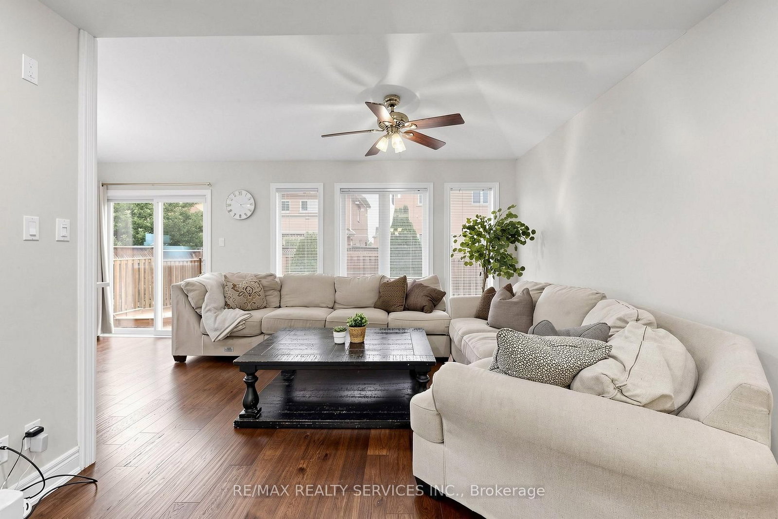 32 Hillpath Crescent • Brampton, ON photo 8