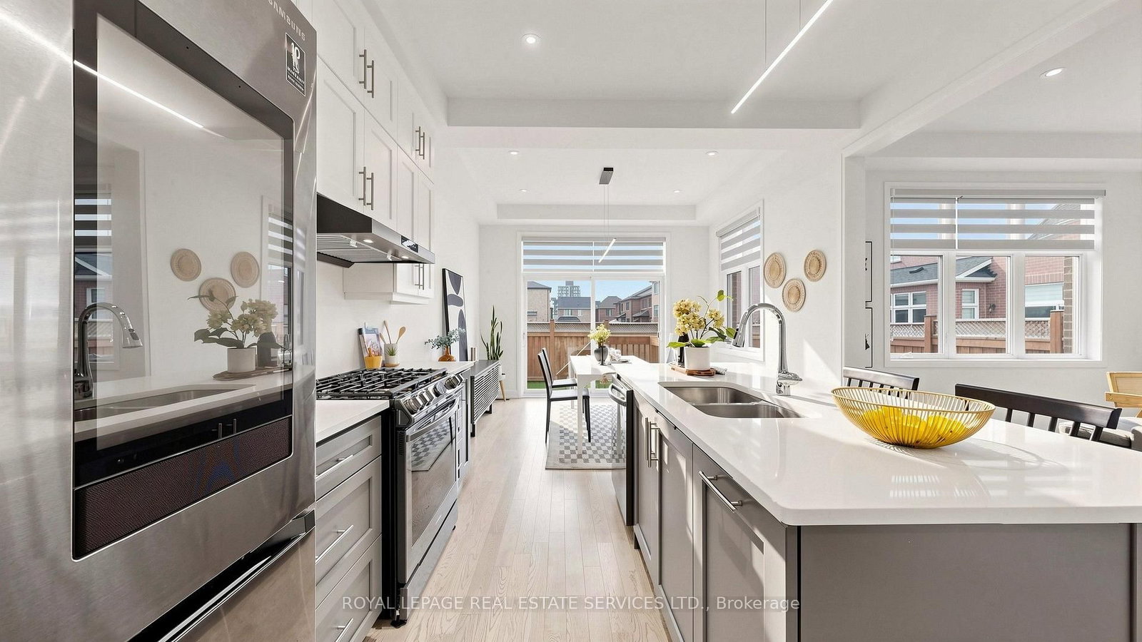 1527 Varelas Passage • Oakville, ON photo 10