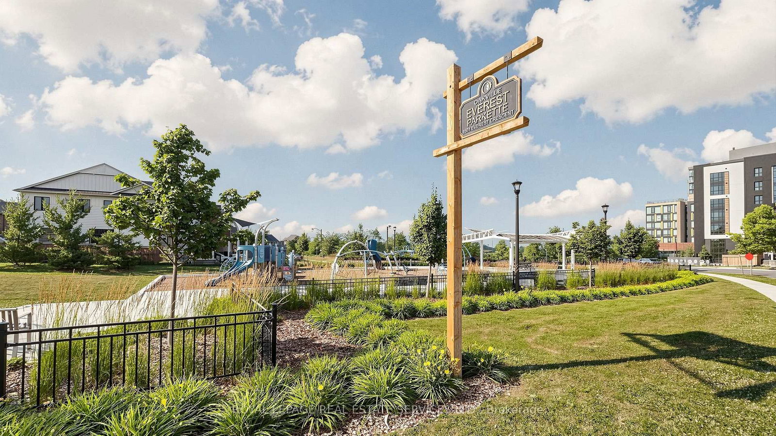 1527 Varelas Passage • Oakville, ON photo 40